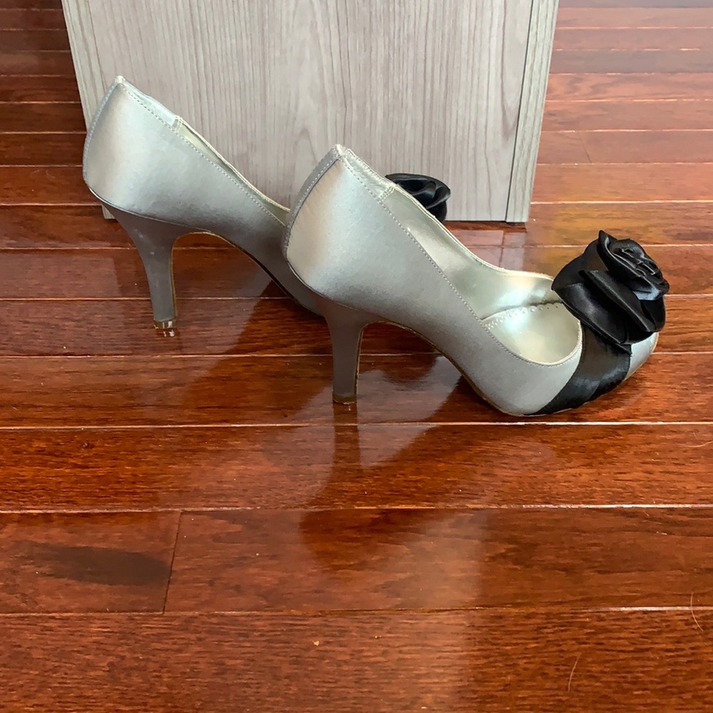Size 7 Michaelangelo open toed heel
